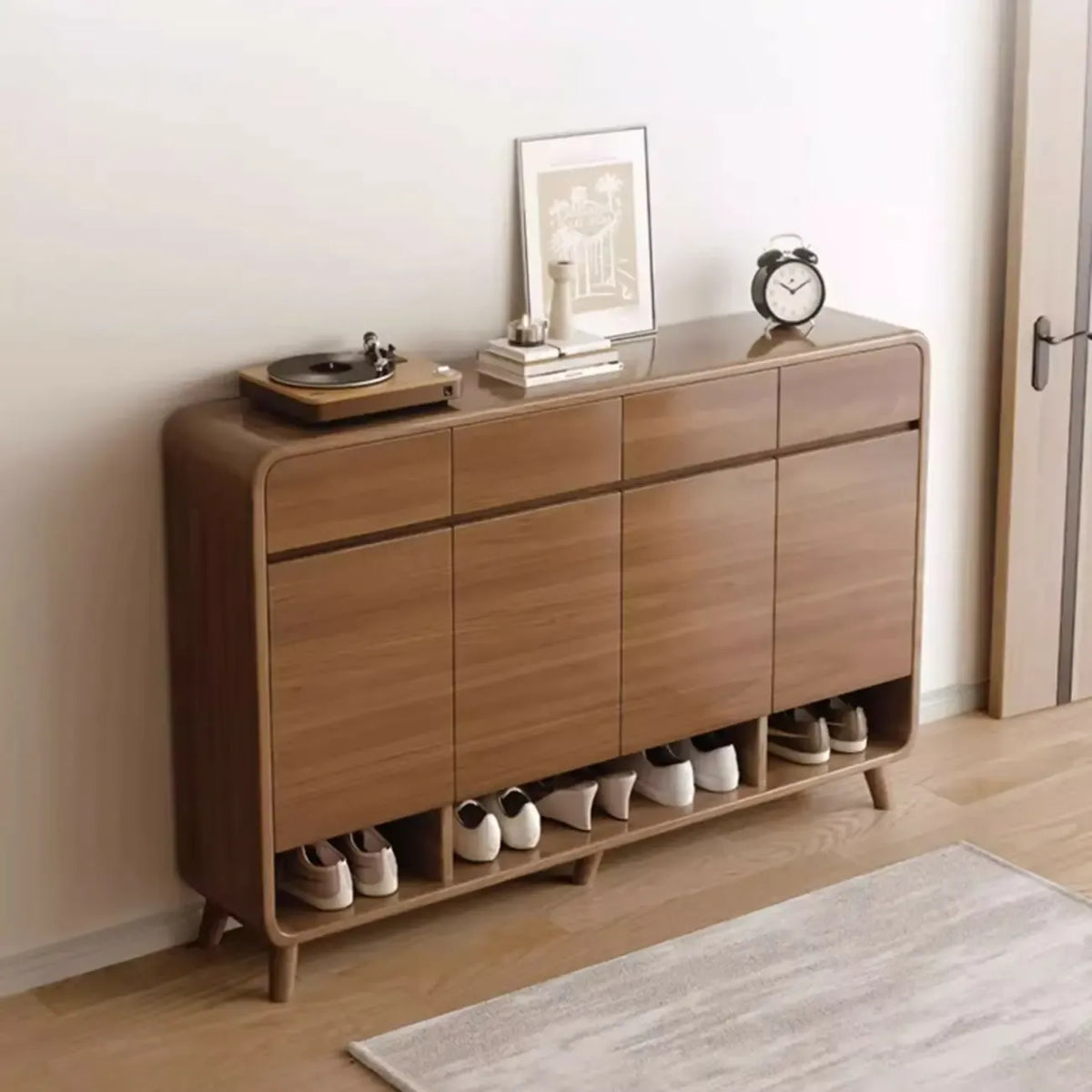 Moderner mittelhoher Schuhschrank aus Holz für den Flur