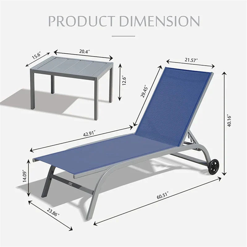 Deux fauteuils de détente d’extérieur avec 1 table