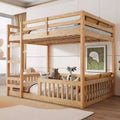 Houten stapelbed met twee full-size bedden, ladder en veiligheidsleuningen, laag model met lattenbodem