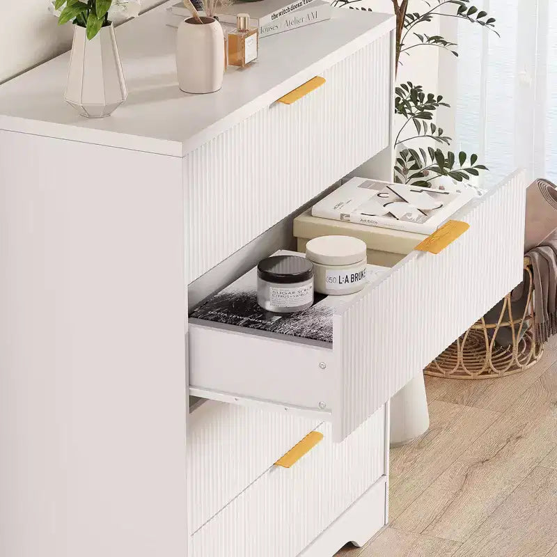 4 Çekmeceli Flütlü Yatak Odası Şifonyeri, 98 cm Yüksekliğinde Modern Şifonyer, Altın Metal Kulplu Geniş Çekmeceli Dolap, Koridor, Dolap için
