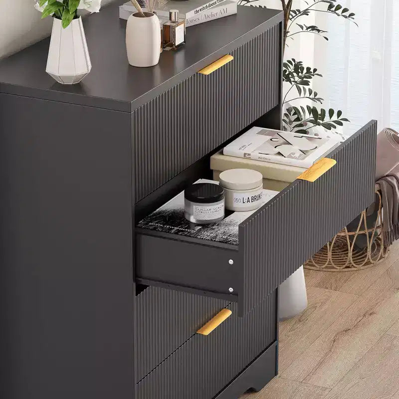 4 Çekmeceli Flütlü Yatak Odası Şifonyeri, 98 cm Yüksekliğinde Modern Şifonyer, Altın Metal Kulplu Geniş Çekmeceli Dolap, Koridor, Dolap için