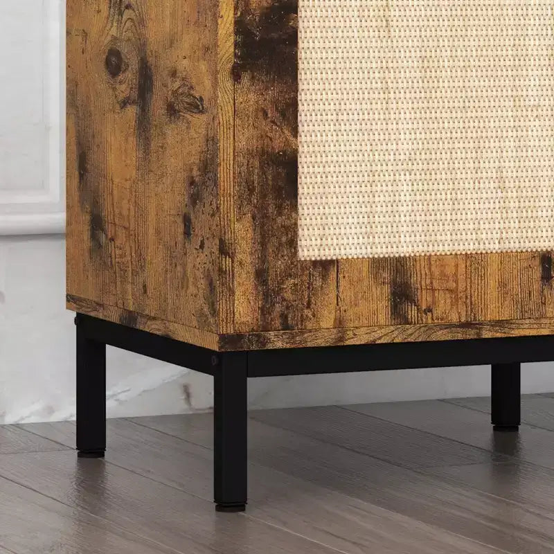 Table de chevet en bois avec porte en rotin, construction durable, design élégant, pour chambre et salon