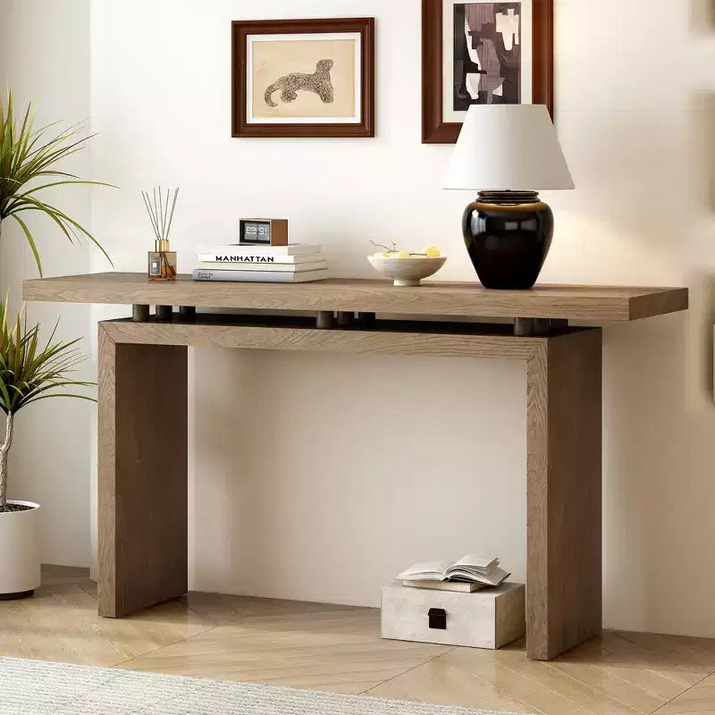 Uniek ontworpen sidetable met essenfineer, modern minimalistische stijl en slim ontworpen tafelblad, geschikt