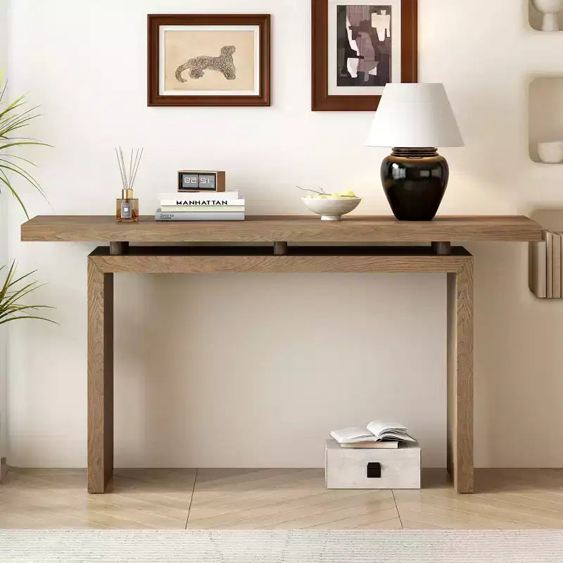 Modern, minimalist tarzda ve zekice tasarlanmış üst yüzeye sahip benzersiz tasarımlı dişbudak kaplama konsol masası, uygun