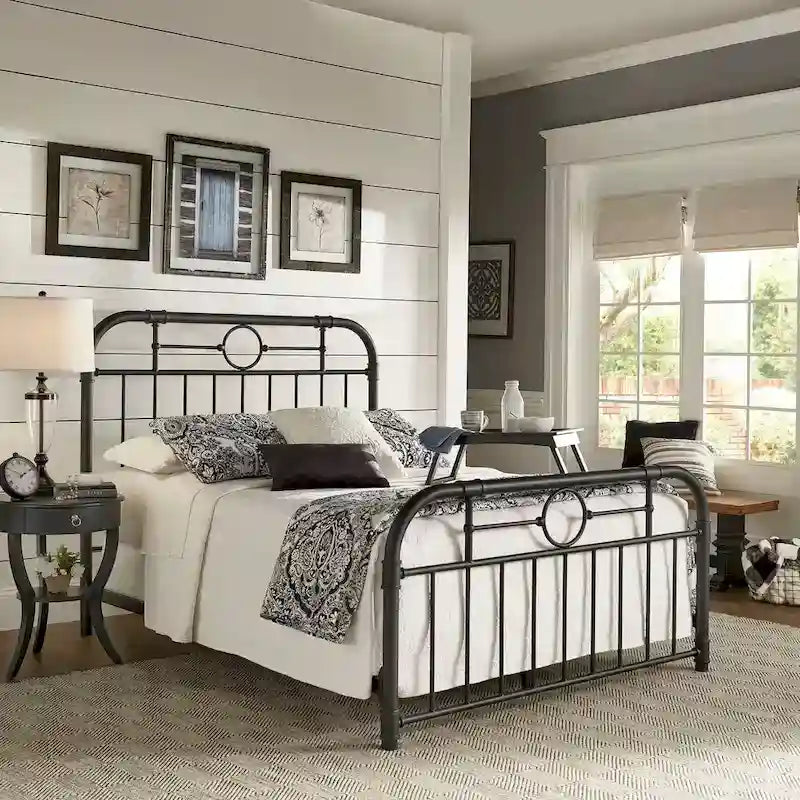 Zwart metalen bed