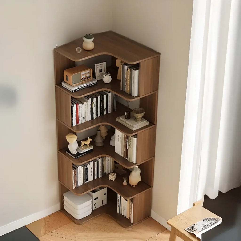 Hoekboekenkast van bewerkt hout met 6 planken