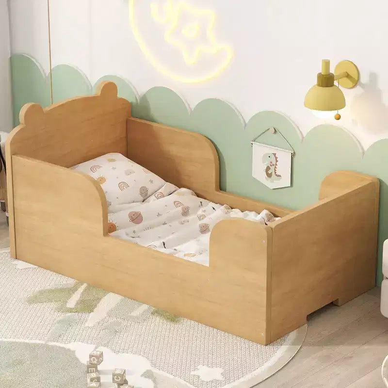 Lit au sol en forme d’ours Okak pour les 3-6 ans, cadre de lit pour tout-petit avec barrière de sécurité, joli lit pour enfant en forme d’animal