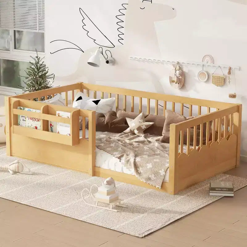 Dziecięce łóżko podłogowe Bellemave z podwyższonymi barierkami i półką na książki, drewniana rama łóżka pojedynczego w stylu Montessori dla dziewczynek i chłopców