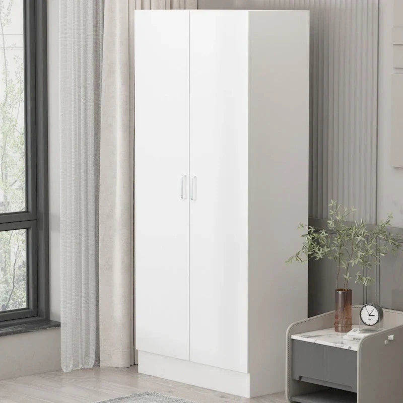 Freistehender zweitüriger Kleiderschrank für das Schlafzimmer mit Kleiderstange