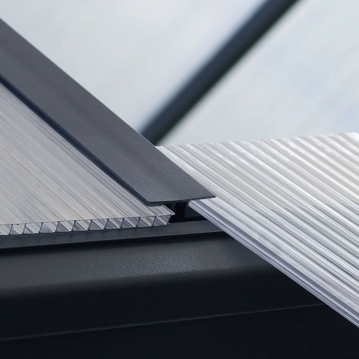 VEIKOUS aluminium tuinkas om in te lopen, met verstelbaar dakraam en afsluitbare deur, grijs