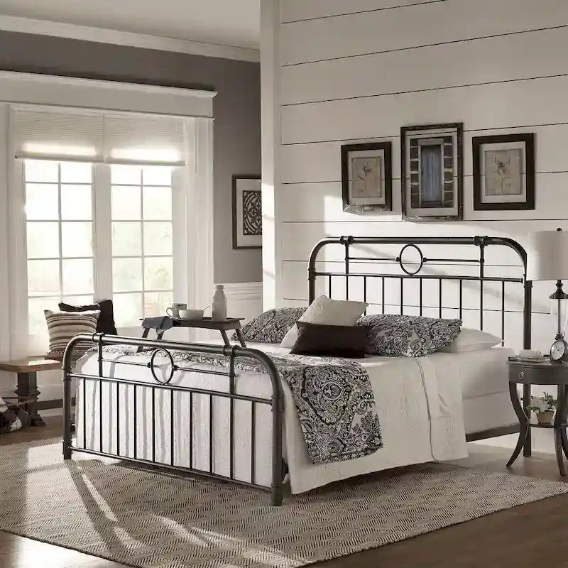 Zwart metalen bed