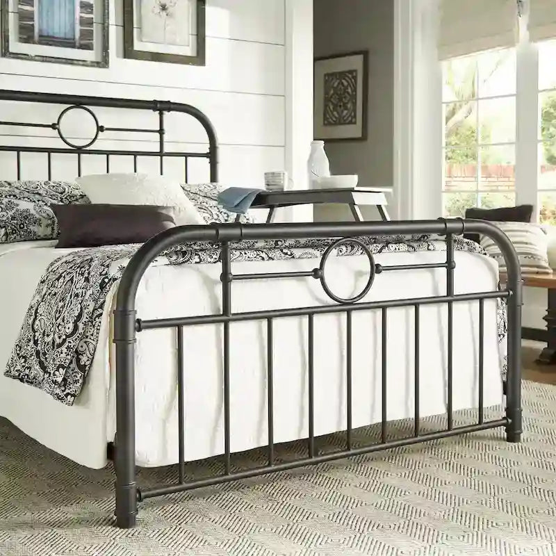 Zwart metalen bed