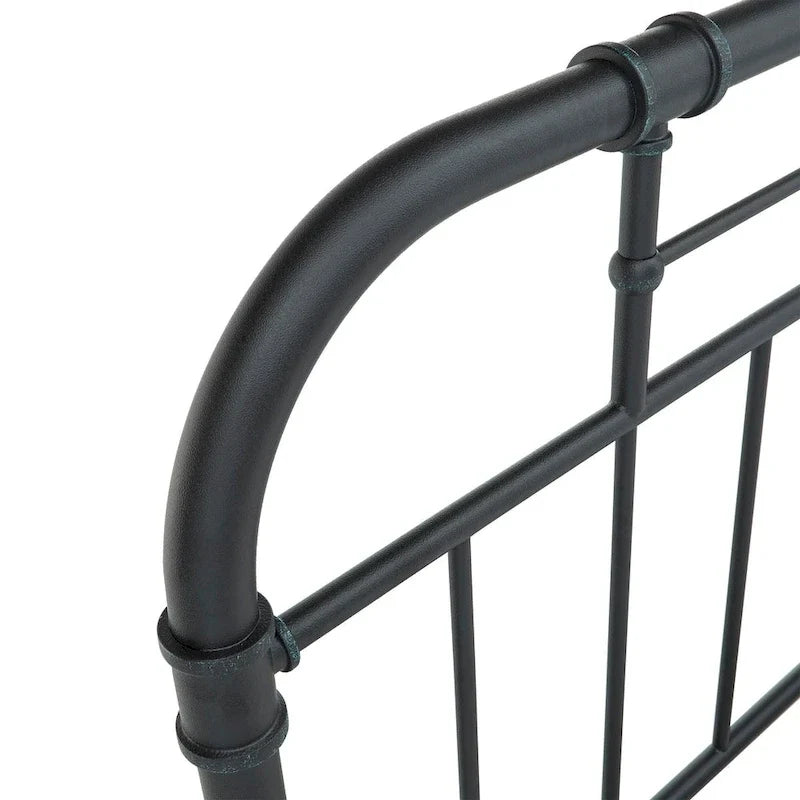Zwart metalen bed