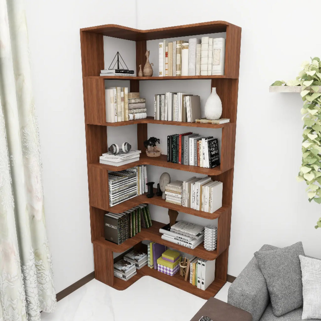 Hoekboekenkast van bewerkt hout met 6 planken