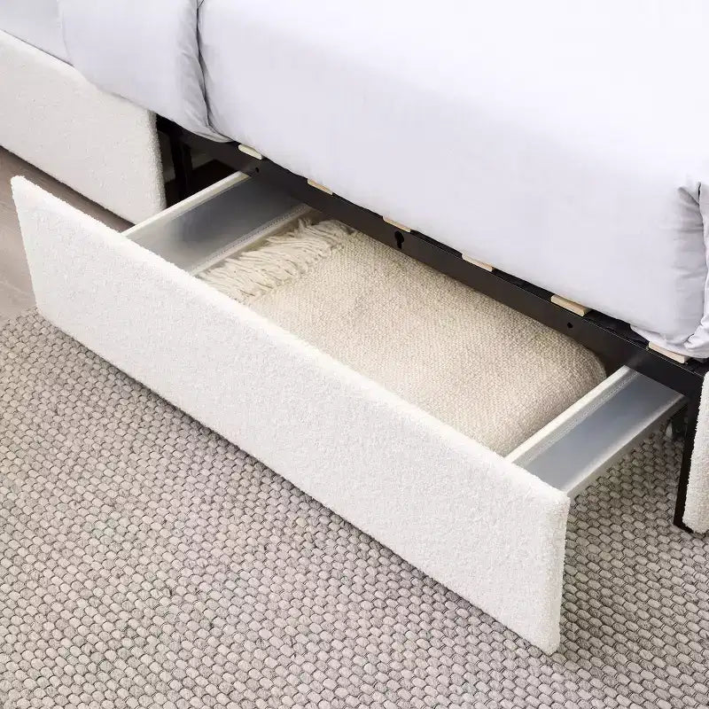 Modern queensize bed met bouclébekleding en opbergladen