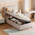 Bellemave eenpersoons opbergbed met liftmechanisme, gestoffeerd platformbed met hydraulisch opbergsysteem, hoofdbord met verticale strepen, beige