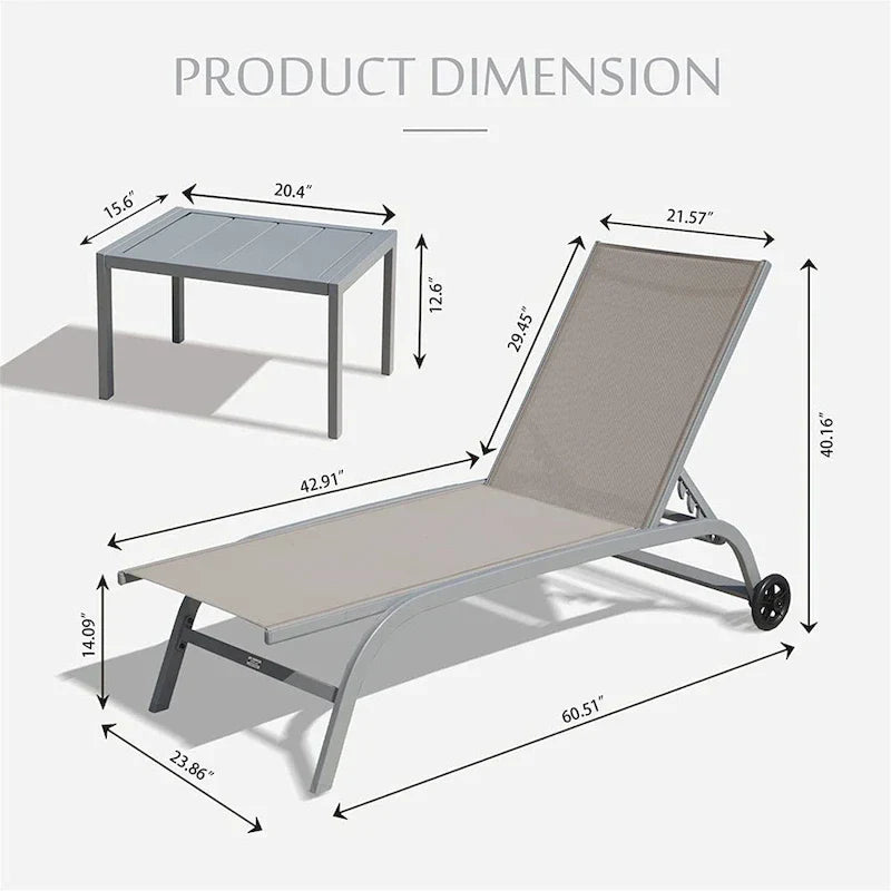 Deux fauteuils de détente d’extérieur avec 1 table