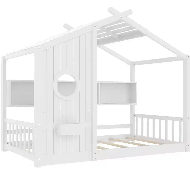 Bodenbett in Hausform mit integrierten Ablageregalen und Latten-Dach