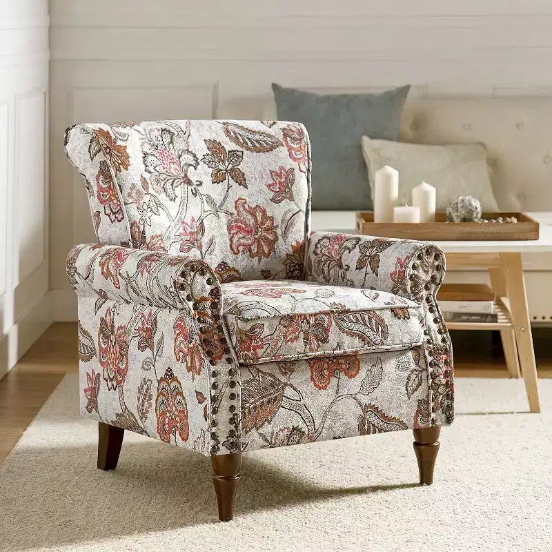 Araceli traditioneller gepolsterter Holzsessel mit Blumenmuster, Ohrenlehnen und Ziernägeln | ART OF LIVING DESIGNS