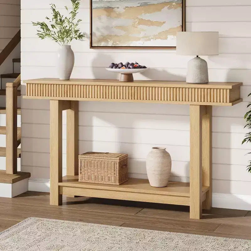 Geriffelter Konsolentisch aus Holz im Landhausstil, 2 Ebenen mit Ablagefläche, rechteckig, schmaler Flurtisch für Eingangsbereich, Flur oder Wohnzimmer, hinter dem Sofa
