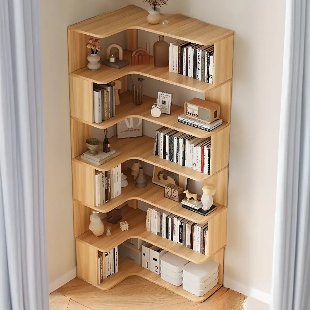 Hoekboekenkast van bewerkt hout met 6 planken