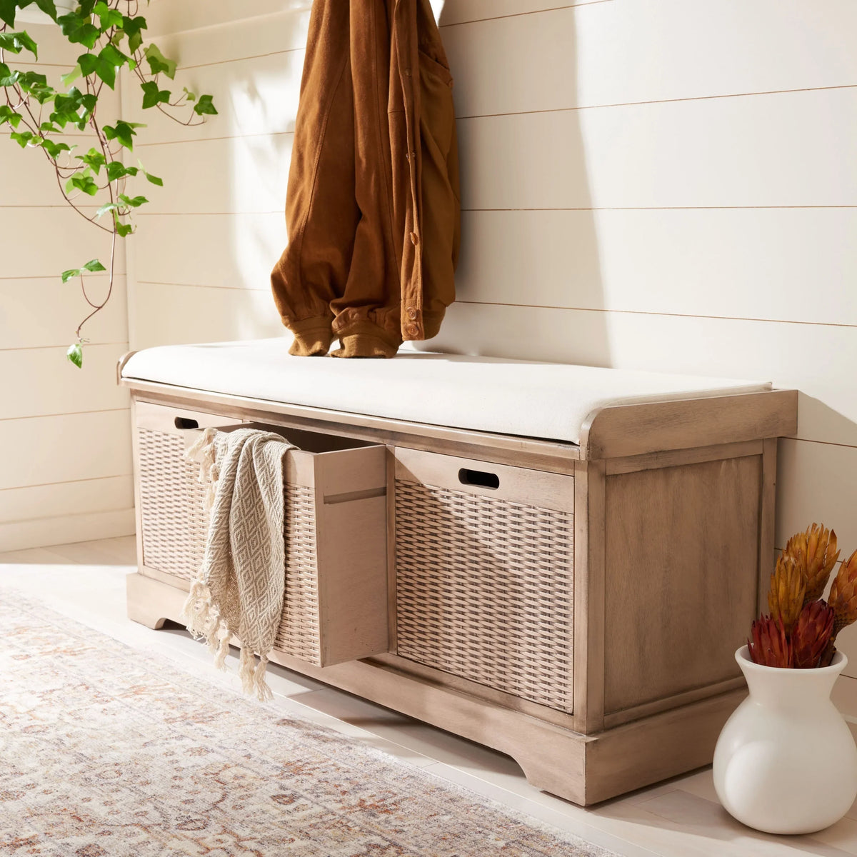 Banc de rangement SAFAVIEH Fiorello avec coussin et 3 tiroirs - 47.3 W x 15 L x 19 H - 47Wx15Dx19H