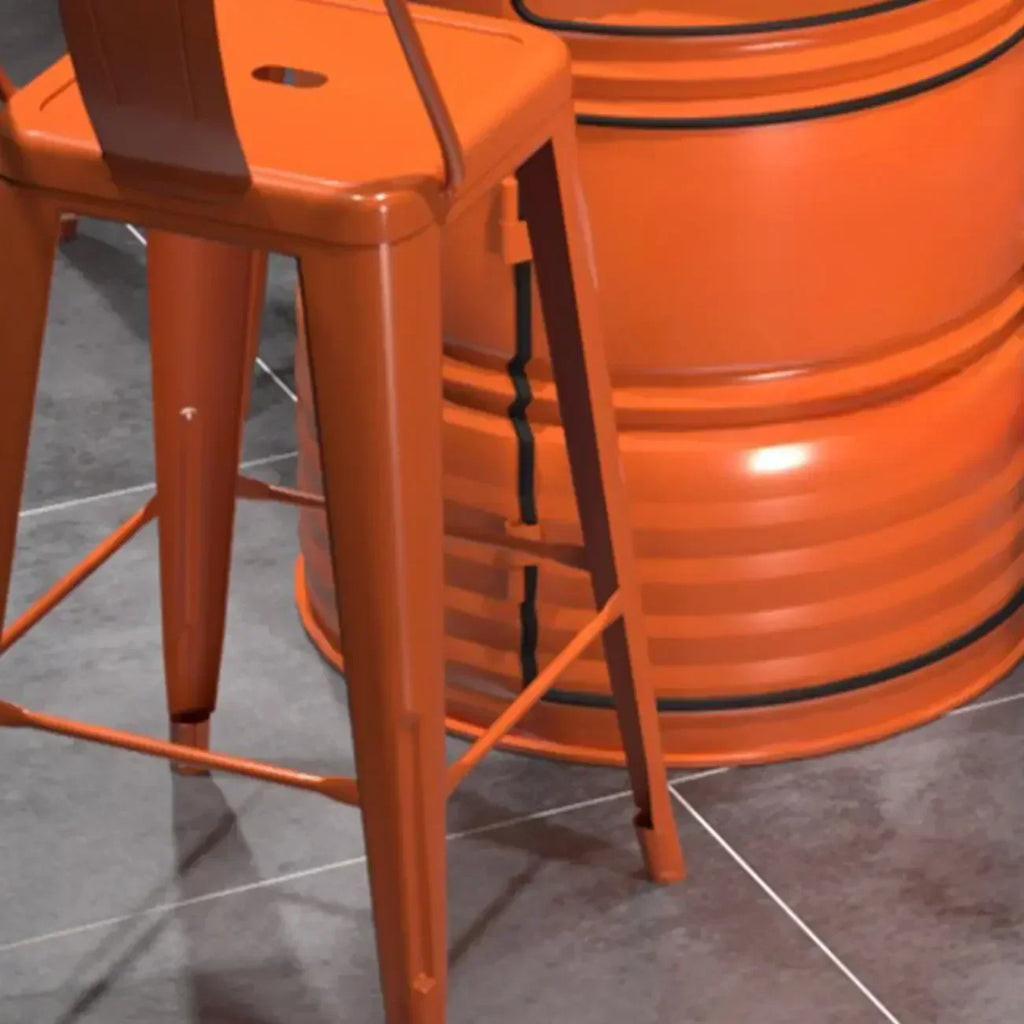 Industrieel zwart-oranje metalen opbergtafels van olievaten