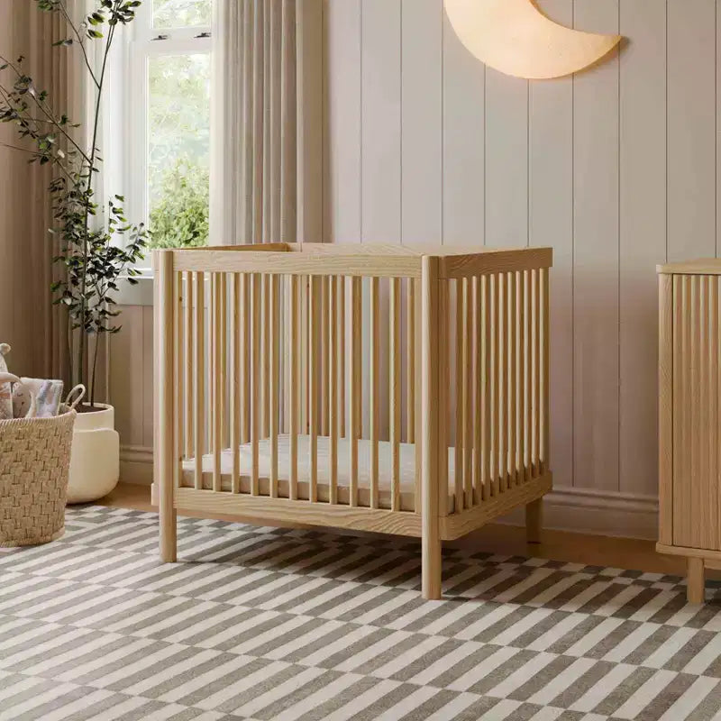 Lit bébé convertible Babyletto Pogo 8-en-1 avec kits de conversion pour chaque étape