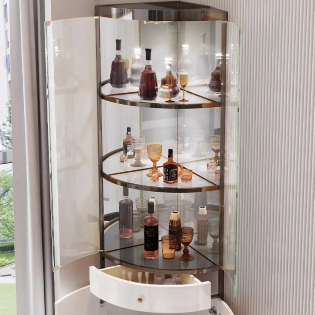 Meuble d’angle à plusieurs niveaux avec étagères en verre et métal, pour rangement, présentation et bouteilles de vin