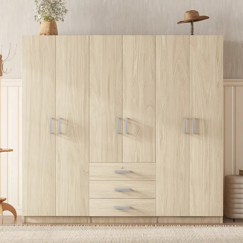 Houten kledingkast met 6 deuren en 3 grote laden voor de slaapkamer